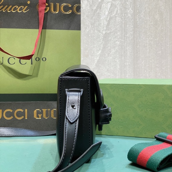 Gucci Black Crossbody Bag with Signature Detail - Picture 3 of 3